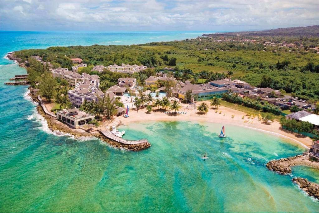 Decameron Club Caribbean Runaway Bay, Ramada All-Inclusive Resort Exterior photo